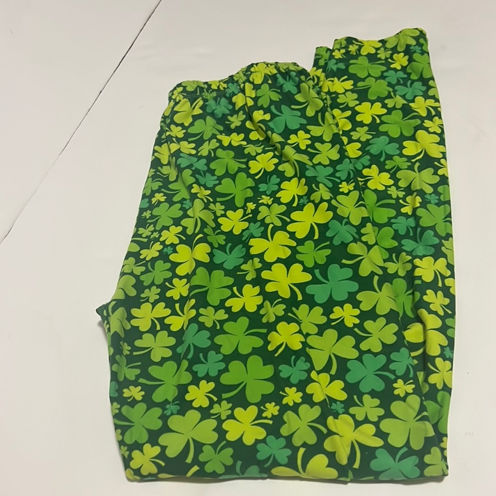 St Patrick’s Day leggings! ☘️ Plus size, OS, very soft